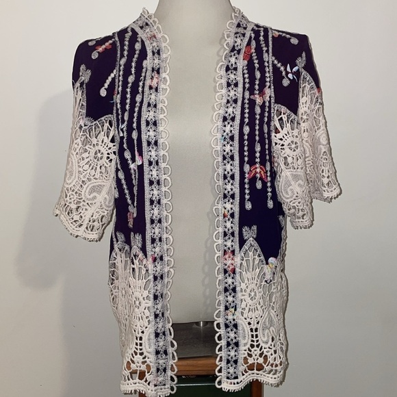 London Kaye Tops - London Kaye Short Sleeve Crocheted Lace & Embroidered w butterfly pattern.